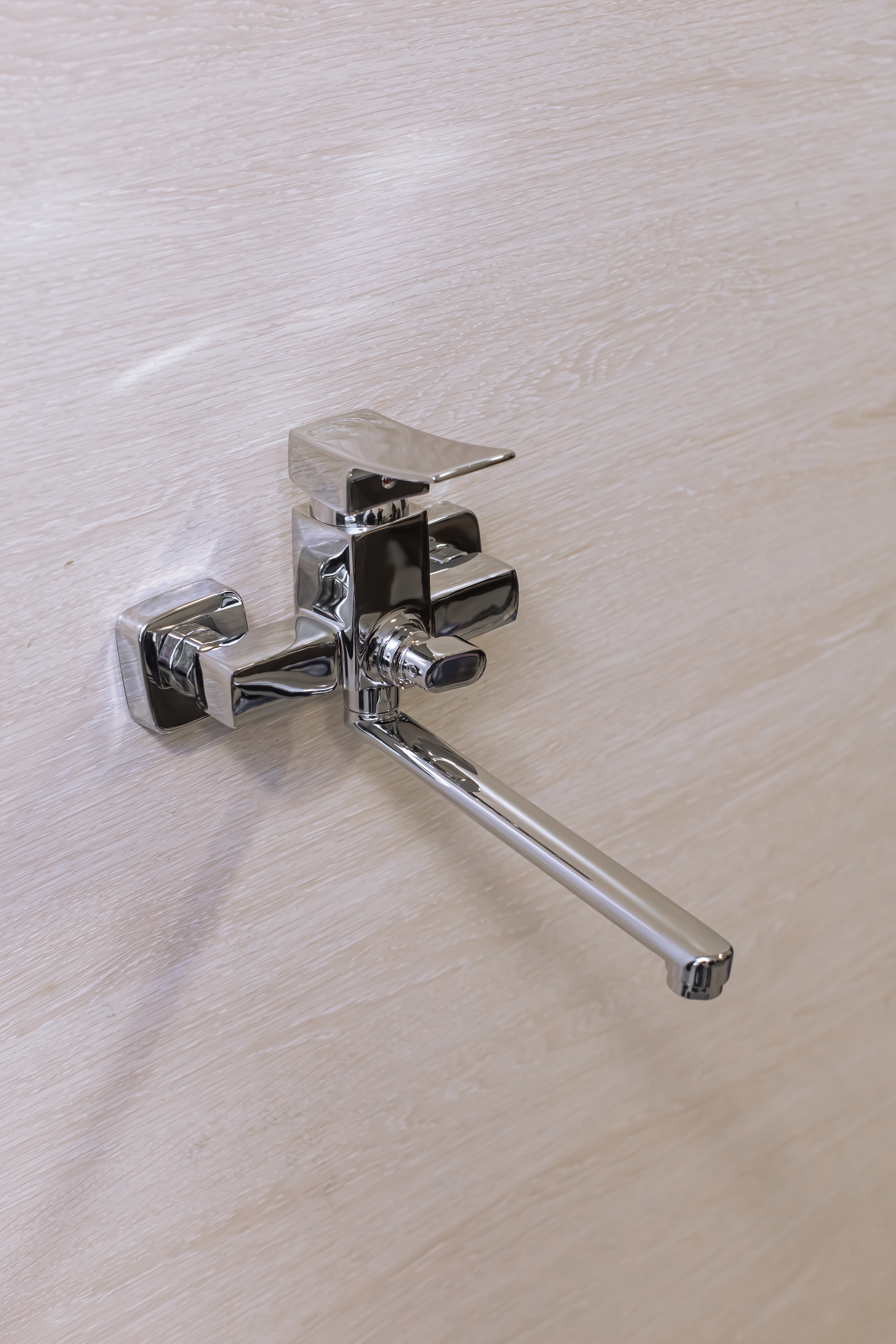 Duş simesiteli uzun lülək