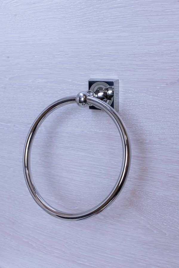 Oval dəsmal asılan